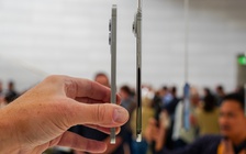 Từ iPhone Air đến Galaxy S25 Edge: Khi hai ông lớn phải trả giá đắt