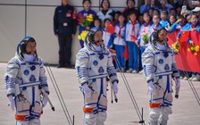 Thần Châu 20 hỏng, phi hành gia Trung Quốc đổi tàu về trái đất