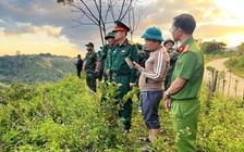 Sạt lở núi đá chảy như thác ở Đà Nẵng: Dùng flycam, chó nghiệp vụ tìm người