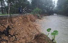 Tuyến đường độc đạo vào 1 thôn miền núi TP.Huế bị sạt lở nghiêm trọng