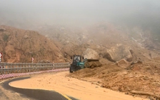 Sạt lở đèo Khánh Lê, đường đến Đà Lạt thêm điểm ách tắc