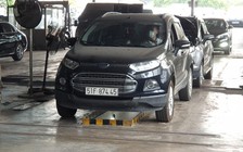 Ô tô hỏng đèn soi biển số có 'đậu' đăng kiểm?