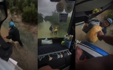 Clip cha lội nước xin xe tải cho con quá giang đi học khiến triệu người rưng rưng