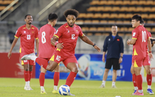 Cực bất ngờ nhân sự đấu Lào: Xuân Son dự bị, Quang Hải đá chính cùng Văn Lâm và Văn Đô