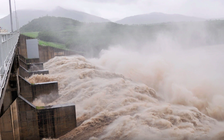 Lũ về hồ thủy điện Sông Ba Hạ vẫn tăng nhanh