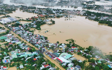 2 sông miền Trung vượt đỉnh lũ lịch sử, ngập lụt tiếp tục lan rộng