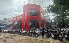 Sửa xe miễn phí cho dân vùng lũ ở Huế trong nửa tháng