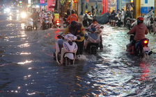 Hôm nay bắt đầu vào đỉnh triều cường, TP.HCM nhiều nơi lại ngập nặng