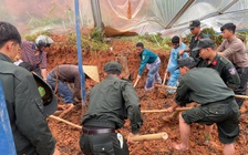 Sạt lở đất vùi lấp nhà kính, một người dân tử vong