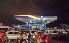 Cấm xe tải trên 3,5 tấn qua đèo Tà Nung, người Đà Lạt chen nhau mua xăng