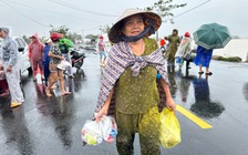 Giữa biển nước Đắk Lắk: Những phần cơm miễn phí thấm thía nghĩa đồng bào