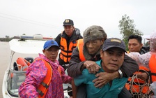 Đồng lòng vượt qua trận lũ lịch sử