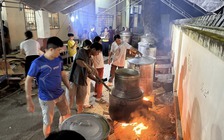Đỏ lửa xuyên đêm gói bánh chưng với 1,8 tấn nếp, 400 kg thịt tặng vùng lũ