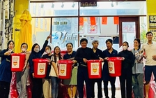 Chưa khắc phục xong thiệt hại sau lũ vẫn dốc sức đi cứu trợ