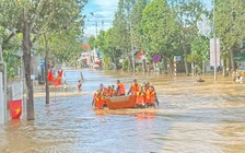 'Nước lũ lên nhanh, không có quân đội, công an hỗ trợ xã sẽ vỡ trận'