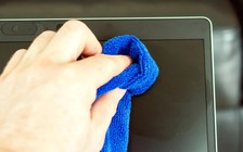 Thói quen tưởng vô hại nhưng có thể sớm phá hỏng laptop