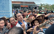 Cứu trợ rốn lũ Hòa Thịnh hôm nay: Có người chỉ xin thêm cái quần