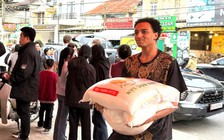 Nhiều bạn trẻ nước ngoài chung tay với người Đà Lạt ủng hộ đồng bào vùng lũ