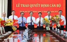 Trao quyết định cho 4 phó chủ tịch HĐND và UBND TP.HCM