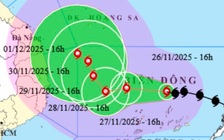 Bão số 15 mạnh lên 2 cấp sau 18 tiếng vào Biển Đông