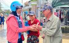 Những nhà giáo vì người dân vùng lũ