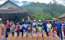 Hàng trăm tấn lương thực được Masan trao tận tay bà con vùng lũ