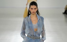 Thăng hạng phong cách nhờ các thiết kế váy maxi hiện đại, cá tính