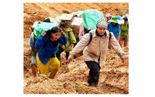 Gùi yêu thương vào vùng núi lở