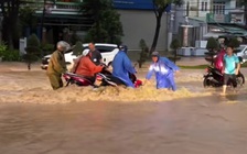 Đà Nẵng: Mưa lớn từ rạng sáng, nhiều khu vực trung tâm ngập sâu