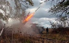 Chiến sự Ukraine ngày 1.349: Nga áp sát trung tâm Pokrovsk, Kyiv lại tập kích Saratov