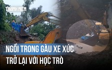 Xe xúc đất thành 'xe đưa đón': Hơn 20 giáo viên vượt mưa lũ, quay lại với học trò