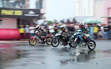 Vĩnh Long: Kịch tính giải đua xe mô tô 'sân tròn' vô địch quốc gia