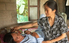 Nhặt ve chai nuôi 2 người thân bị ung thư, 1 người tâm thần cùng 3 con nhỏ