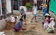 Ứng phó bão số 13 Kalmaegi: Người dân Đắk Lắk gia cố nhà cửa, di dời bè nuôi tôm hùm