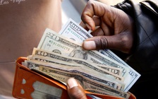 Nhiều người trẻ Gen Z coi tiền mặt là ‘lạc hậu’, sợ tiêu quá tay