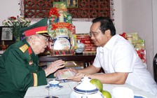 Người có công ở TP.HCM đi về nguồn bằng máy bay, phòng nghỉ 2 triệu đồng/ngày