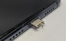 Cách xử lý khi chuôi cắm USB gãy kẹt trong cổng sạc điện thoại