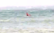 Quảng Ngãi: 3 người trôi dạt trên biển Lý Sơn