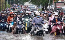 Người dân TP.HCM vẫn sống chung với ngập