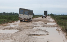 Ám ảnh con đường lầy hơn ruộng ở Nghệ An