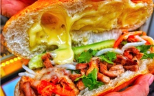 TP.HCM: Hơn 40 người nhập viện nghi ngộ độc sau khi ăn bánh mì