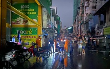 TP.HCM: Nam thanh niên nghi bị điện giật tử vong khi qua đoạn đường ngập