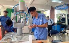 Phụ huynh học sinh hỏi ‘học ngành gì ra trường có việc làm’, chuyên gia trả lời