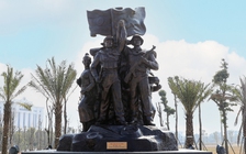 Hoàn thành cụm tượng chiến sĩ Việt Nam - Lào, chào mừng 50 năm Quốc khánh Lào