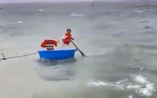 Chủ tịch nước tặng Huân chương Dũng cảm cho hai ngư dân Lý Sơn cứu người trong bão