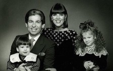 Mẹ kế chiếm hết tài sản khi cha của chị em Kardashian qua đời