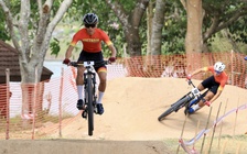 Cua rơ Việt Nam 'bay’ chưa tốt, nghiệt ngã đường đua băng đồng: Sớm dừng bước