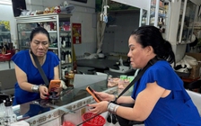 Đóng giả khách đến làm nail rồi trộm iPhone 17 Promax