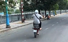 Bốc đầu xe quay TikTok... để khoe, nam thanh niên bị CSGT Hàng Xanh tịch thu xe