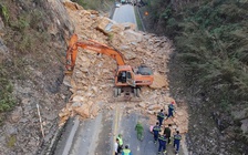 Sạt lở nghiêm trọng ở Mai Châu, 3 người bị vùi lấp